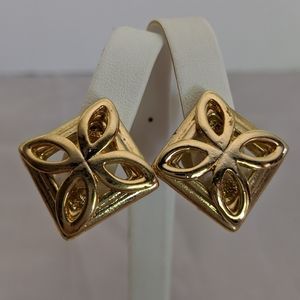 Vtg Gold Floral Motif Square Clip-On Earrings